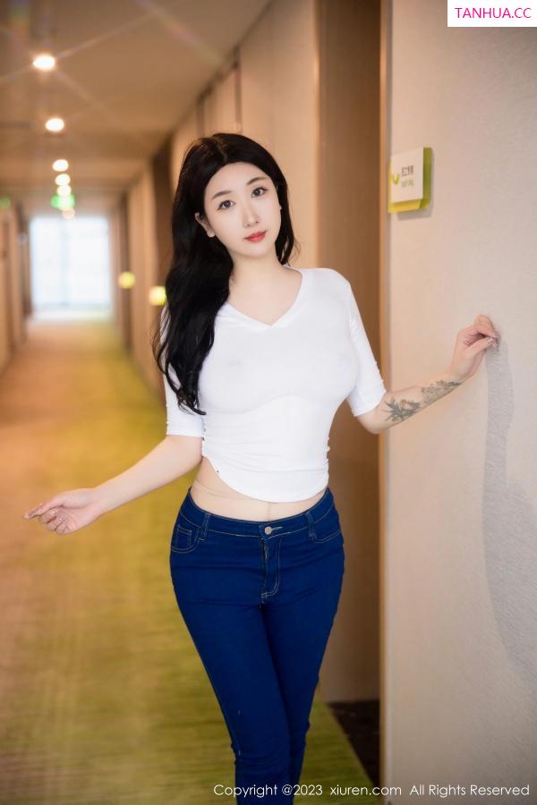 江真真  [XiuRen]高清写真图 2023.04.13 No.6570 江真真 牛仔裤美臀第2张图片